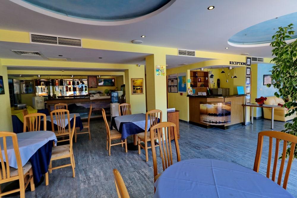 Bora Bora Hotel 3*